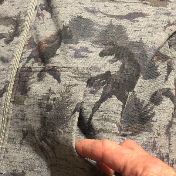 Ariat lined woman’s jacket in medium NWT - Picture 2 of 5